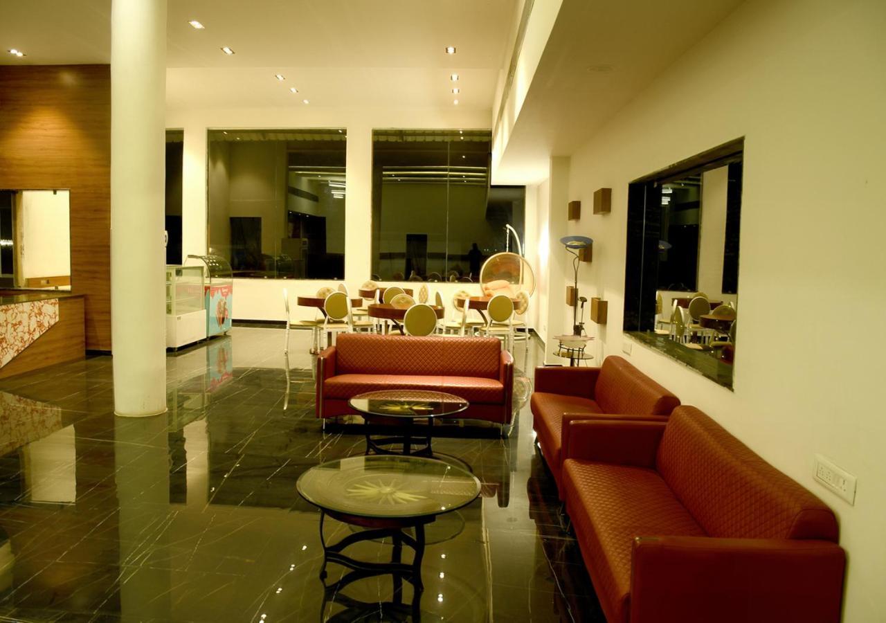 One Earth Santu Eco Resort 巴夫那加尔 外观 照片